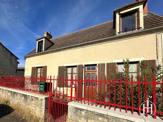 À SAISIR Ancien corps de ferme avec 4 garages et terrain en centre ville