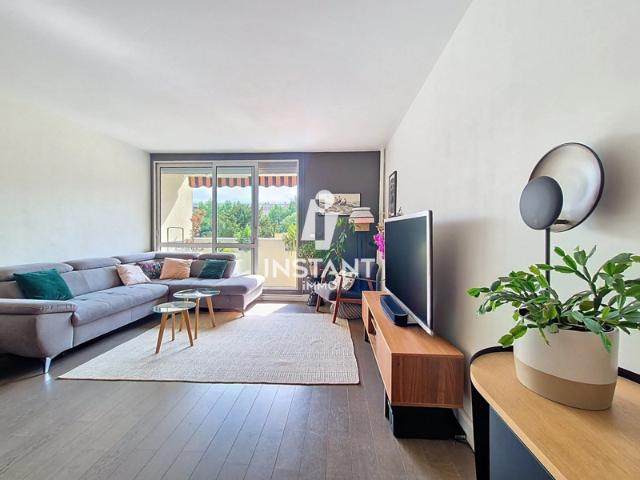 A SAISIR Appartement 4 pièces + 3 balcons Métropolis Mai