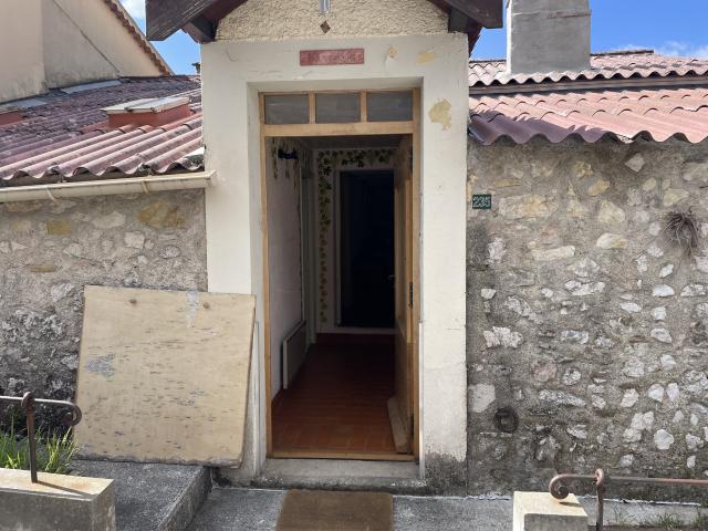 A saisir appartement Type T3 dans maison de village