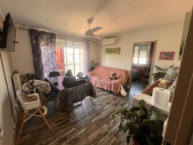 A saisir,appartement à vendre type 4,idéalement situé au dernier étage d'une copropriété avec ascenseur