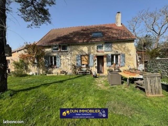 A SAISIR, BLET, Maison avec dépendances, garage et jardin
