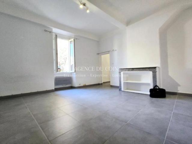 A saisir, charmant f1 de 30m² situé à Trans en Provence, dan