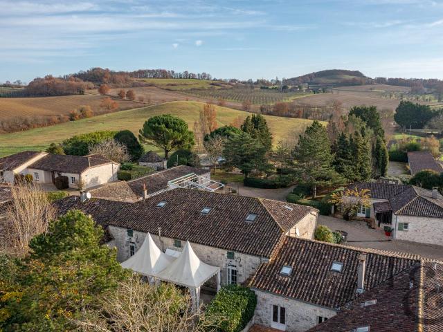 A saisir domaine de 25 gîtes, un restaurant et une maison pr. 1600m² Pailloles