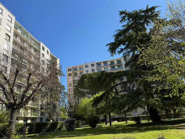 A Saisir pour investisseur à Nimes proche de Duhoda Appartem. 65m² Nîmes