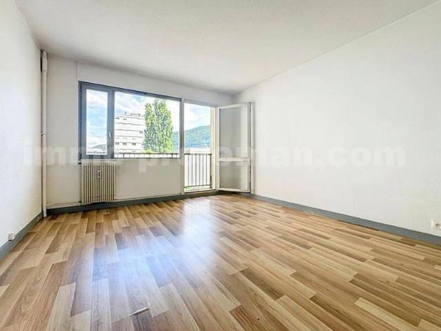 À SAISIR RAPIDEMENT ! Studio à Gaillard Au pied de la frontièr