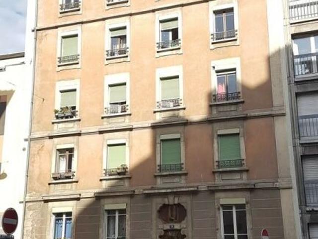 A saisir ! Spacieux logement proche de toutes les commodités !