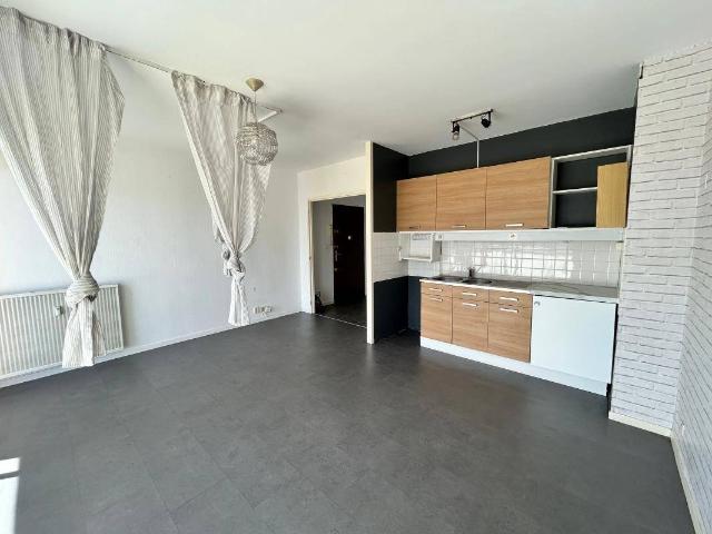 À saisir – Studio avec balcon, parking et cave à Talence