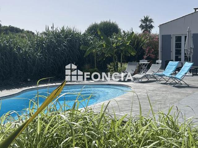 À seulement 700 m de la plage et 2 km de La Cotinière