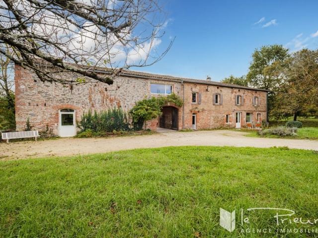 A seulement 10 mlin d'Albi ! Superbe corps de ferme rénové. 461m² Lescure d'Albigeois