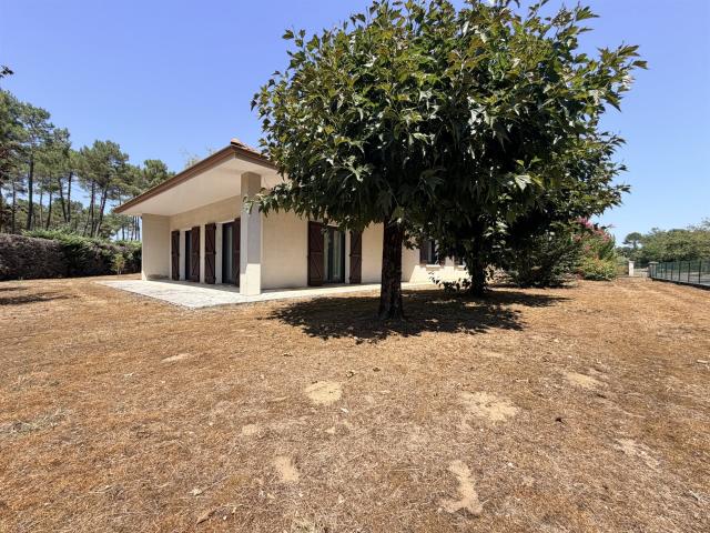 À seulement 3 km de Labrit Maison de plain pied alliant conf. 110m² Labrit
