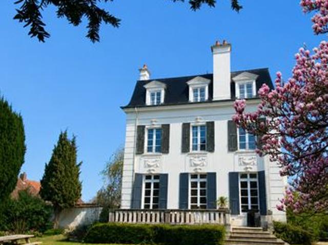 À seulement une heure de Paris et des côtes normandes, au cœur d’Évreux