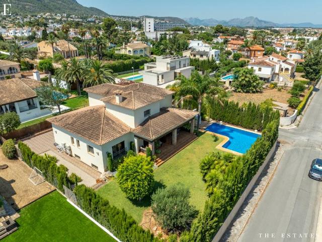 A solo 1 km del centro de la ciudad. Dénia 470m² Dénia