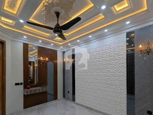A Spacious Near To Park 5 Marla House In Park View City