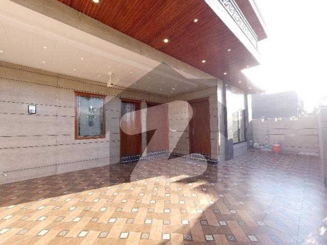 A Spacious On Excellent Location 14 Marla House In D 12