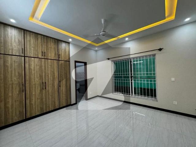 A spacious and well maintained 1 Kanal Upper Portion is available for rent in the prime location of DHA Phase 5 Sector b Islamabad. Property Features: 3 Spacious Bedrooms 4 Attached Washrooms TV Lounge Modern Kitchen Drawing & Dining Room 1 Car Parking Servant Room Store Room Utilities: Gas Available Electricity Available High Speed Internet Available DHA Defence Phase 5