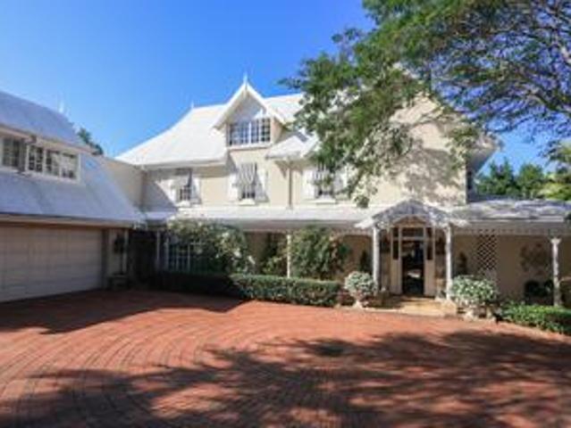 a spacious home for a large family w.