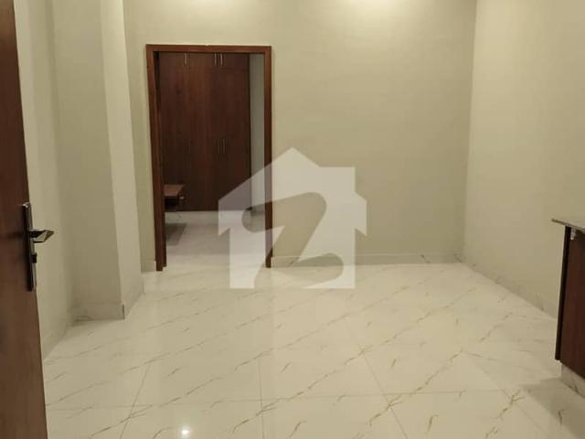 A Spacious Prime Location 415 Square Feet Flat In Peshawar Road
