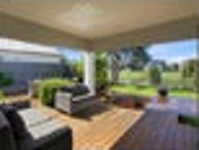 A Spacious Slice of Palm Springs Waterways