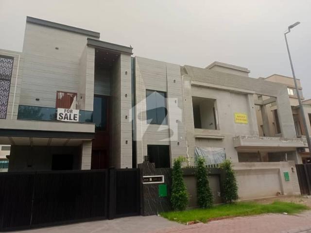 A Spacious 10 Marla House In Bahria Town Johar Block