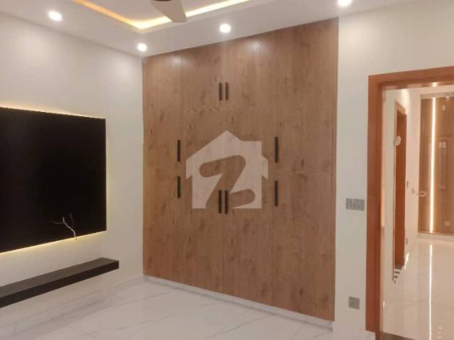 A Spacious 1 Kanal House In Bahria Town Sector E