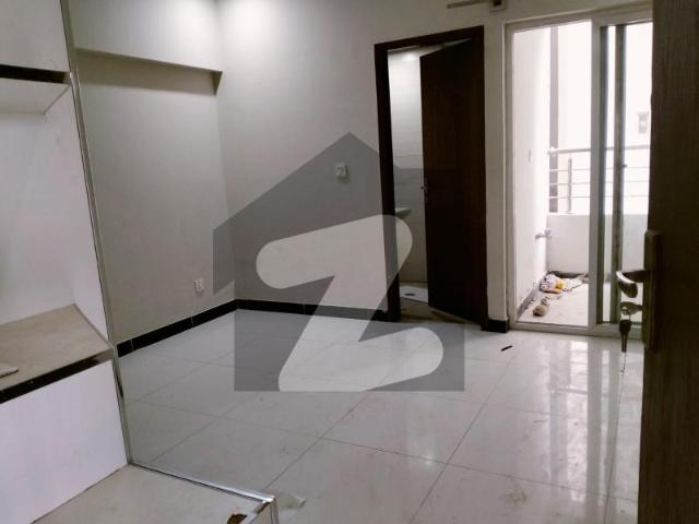 A Spacious 2400 Square Feet Flat In Capital Residencia