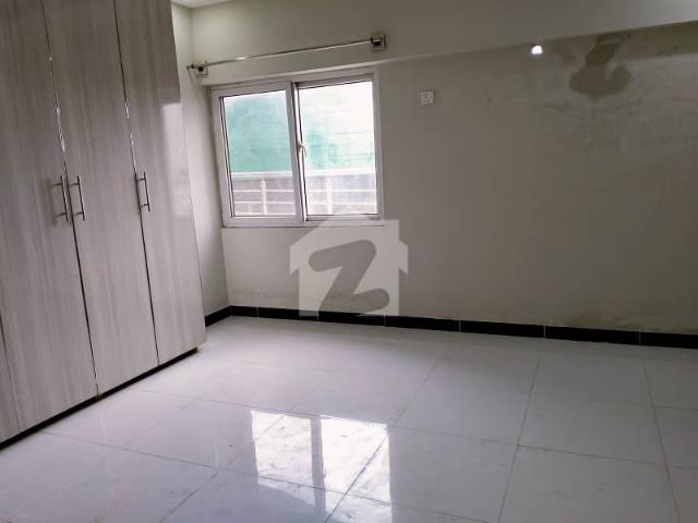 A Spacious 2400 Square Feet Flat In Capital Residencia