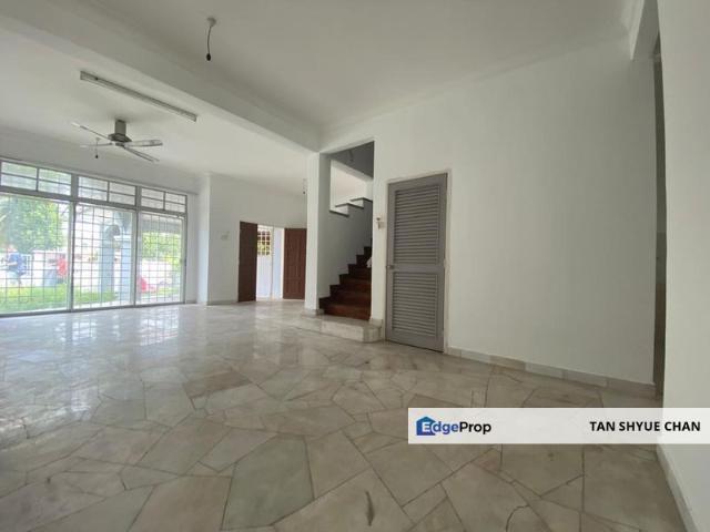 A Spacious 4 Bedrooms 2 Storey Terraced Ara Damansara