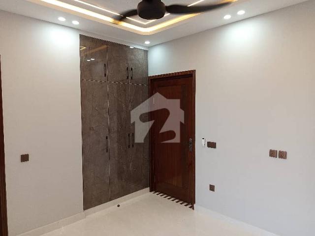 A Spacious 5 Marla House In Central Park Block D