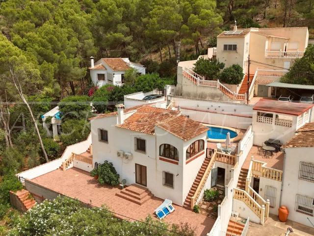A tan solo unos minutos de Pego, esta villa se encuentra al. 120m² Adsubia