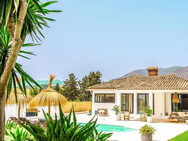a { text decoration: none color: 464feb } tr th, tr td { bo. 265m² Estepona