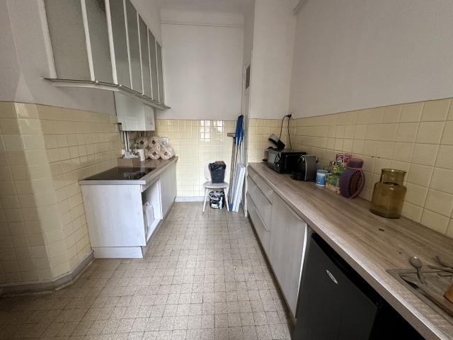 À Toulon, immense appartement en location 1295 € par mois