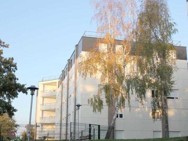 À Tourville la Rivière: grand appartement T3 en location