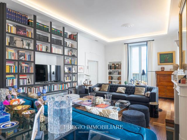 A Trani, nel centro storico, all'interno di un palazzo nobil. 176m² Trani