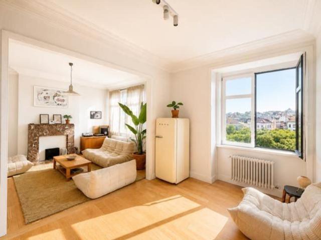 A true gem – ideally located 2 bedroom apartment