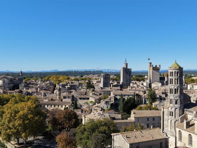 À Uzès, plain pied provençal proche centre, terrain piscinab. 99m² Uzès