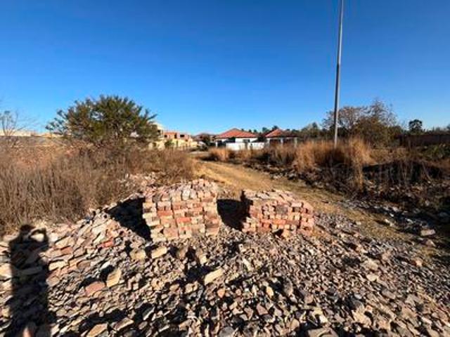 a vacant land on the market in selcourt!