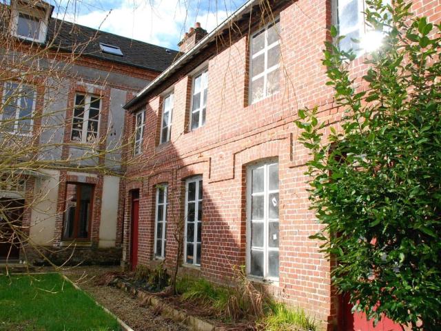 A valmont Maison briques et silex avec jardin
