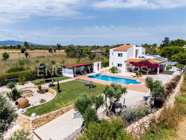 à venda Mansão de 235 m2, Mexilhoeira Grande, Portugal