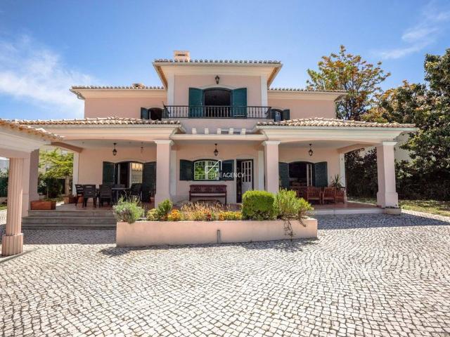 à venda Mansão de 258 m2, Almada, Portugal
