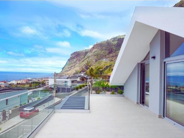à venda Exclusiva mansão de 4 dormitórios, Serrado, Calheta, Madeira