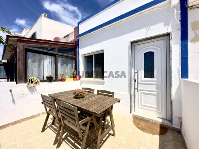 À Venda Moradia T2 Totalmente Renovada na Bemposta, Portimão Conforto, Estilo e Potencial de Expansão!