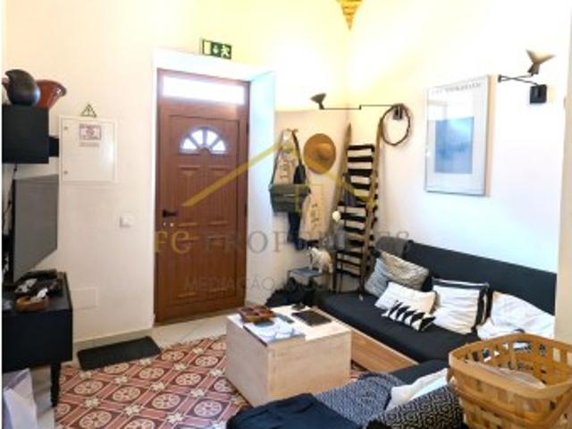 À venda na Fuseta, Casa típica com tetos abobadados