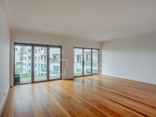 à venda Apartamento de alto padrão de 160 m2, Avenida Infante Santo Lapa, Lisboa