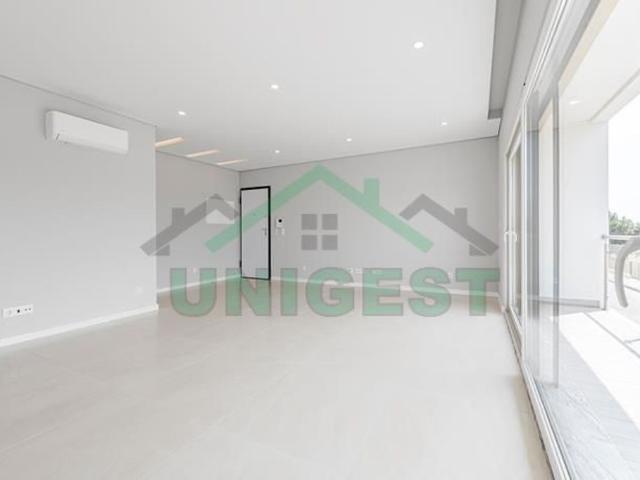 à venda Apartamento de alto padrão de 160 m2, Seixal, Portugal