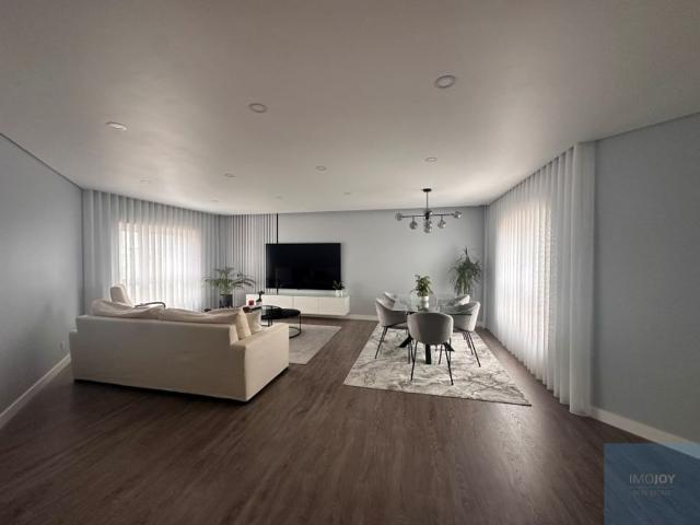 à venda Apartamento de alto padrão de 169 m2, Amadora, Portugal