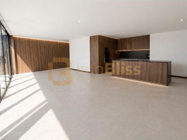 à venda Apartamento de alto padrão de 130 m2, Avenida Dr Lourenco Peixinho, Aveiro