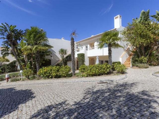 à venda Apartamento de alto padrão de 135 m2, Porto de Mos, Lagos, Faro