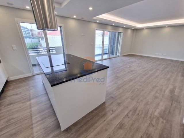 à venda Apartamento de alto padrão de 236 m2, Odivelas, Lisboa