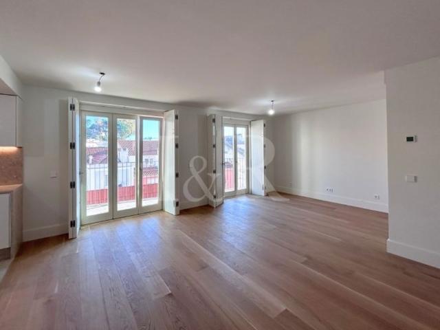 à venda Apartamento de alto padrão de 76 m2, Capuchos Coracao de Jesus, Santo António, Lisboa