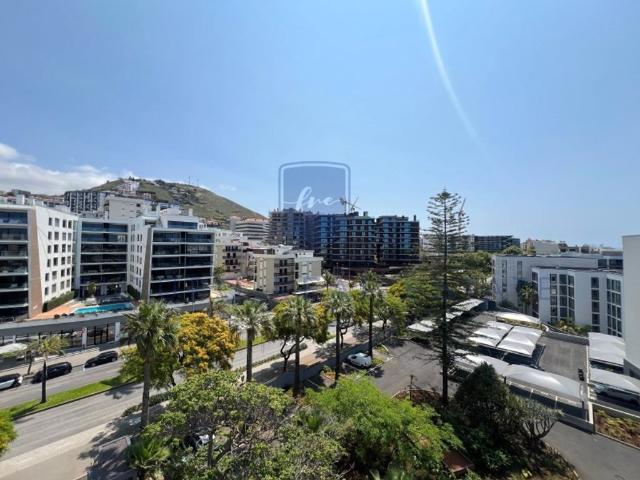 à venda Luxuoso apartamento de 100 m2, Estrada Monumental, Funchal, Madeira
